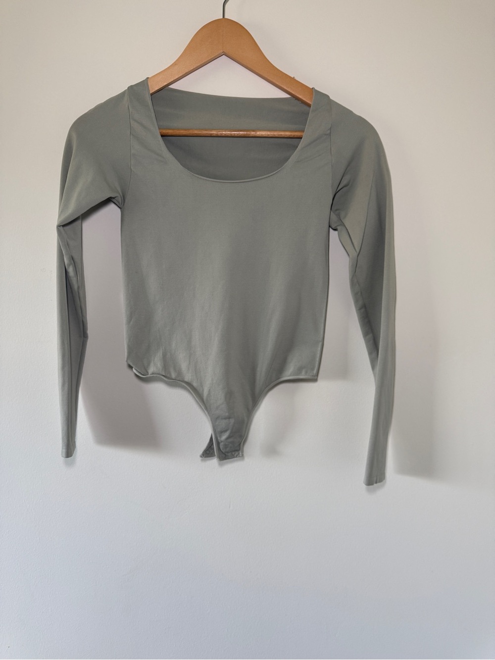 SKIMS Sage Green Long Sleeve Scoop Neck Bodysuit S/M